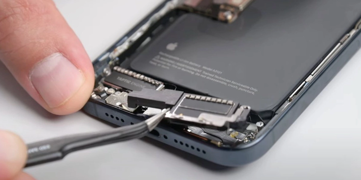 iPhone 15 Pro Max получил 4 из 10 баллов по шкале iFixit