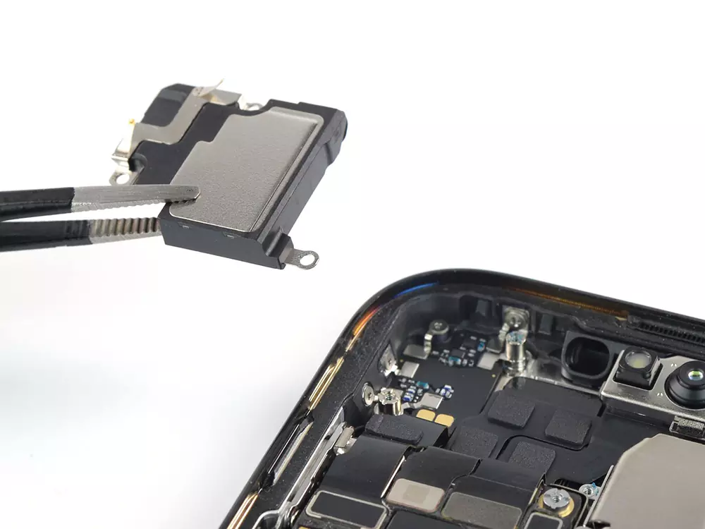 Заміна сітки голосового динаміка iPhone 14 Pro