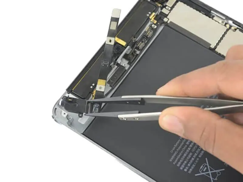 Замена разъема наушников (аудио-разьема) iPad 8 10.2" (2020)