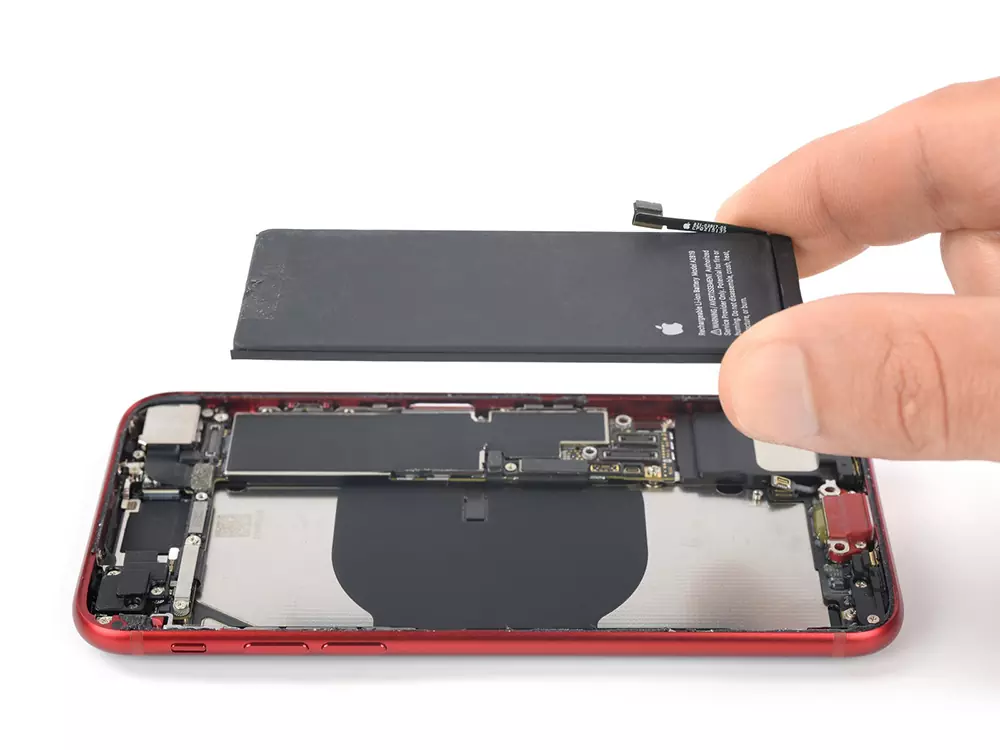 Замена аккумулятора iPhone SE 3 (2022) (без ошибки)