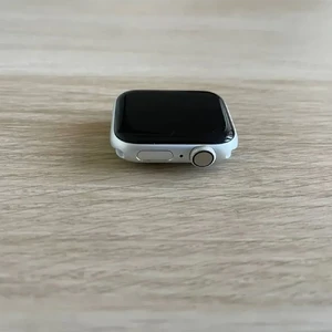 б/в Apple Watch Series 4 40mm GPS Silver Aluminum Case with White Sport Band (MU642) - Фото 5
