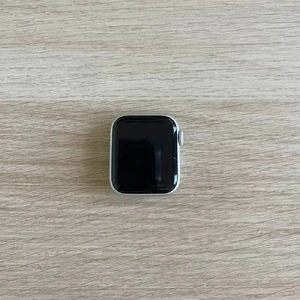 б/в Apple Watch Series 4 40mm GPS Silver Aluminum Case with White Sport Band (MU642) - Фото 3