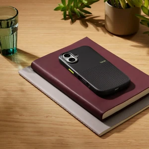 Защитный чехол Beats Rugged Case with MagSafe and Camera Control Everest Black для iPhone 17 - Фото 4