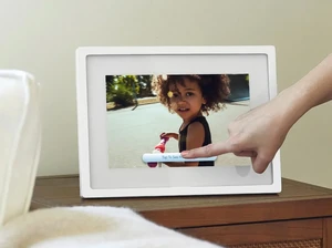 Цифрова фоторамка Skylight Frame з тачскріном для миттєвого обміну фото - Фото 5