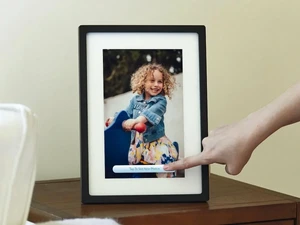 Цифрова фоторамка Skylight Frame з тачскріном для миттєвого обміну фото - Фото 4