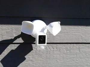 Розумна камера відеоспостереження Wyze Cam Floodlight v2 White з відео 2K HD, кутом огляду 160°