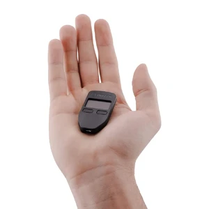 Універсальний апаратний micro-USB гаманець для криптовалюти Trezor Model One Black з дисплеєм та підтримкою 1250 монет/токенів - Фото 2