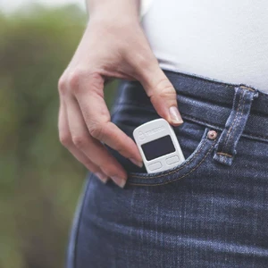 Універсальний апаратний micro-USB гаманець для криптовалюти Trezor Model One Black з дисплеєм та підтримкою 1250 монет/токенів - Фото 5