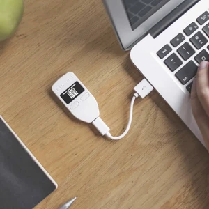 Універсальний апаратний micro-USB гаманець для криптовалюти Trezor Model One Black з дисплеєм та підтримкою 1250 монет/токенів - Фото 6