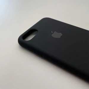 Силиконовый чехол iLoungeMax Silicone Case Black для iPhone SE 3 | SE 2 | 8 | 7 OEM (MQGK2) - Фото 5