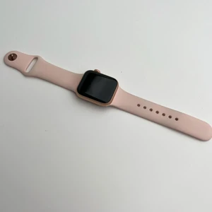 Apple Watch Series 4 40mm GPS Gold Aluminum Case Pink Sand Sport Band (MU682) б/у - Фото 3