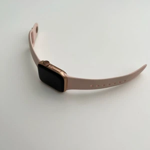 Apple Watch Series 4 40mm GPS Gold Aluminum Case Pink Sand Sport Band (MU682) б/у - Фото 4