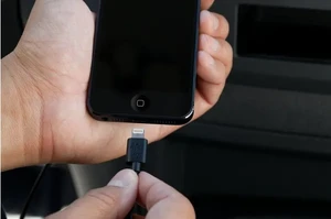 Автомобільний зарядний Belkin Car Charger Lightning для iPhone | iPod - Фото 3