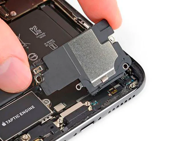 Чистка нижнего динамика iPhone X