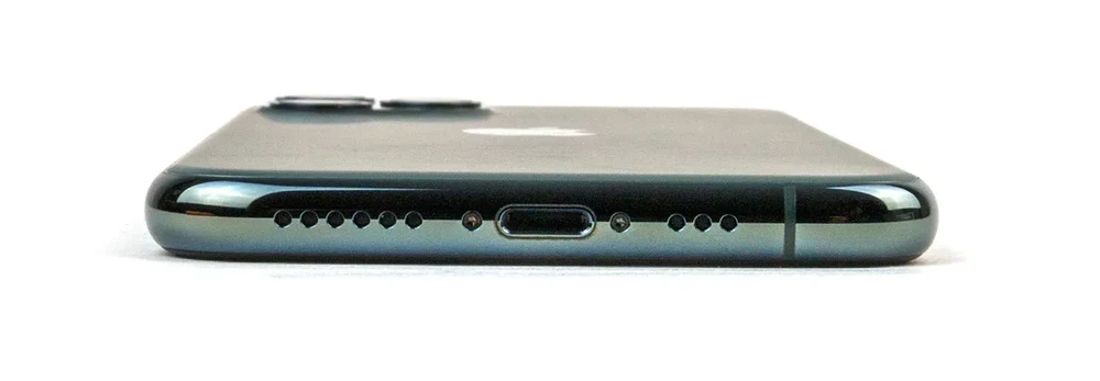 Чистка нижнього динаміка iPhone 11