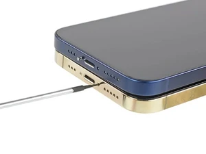 Чистка нижнего динамика iPhone 12