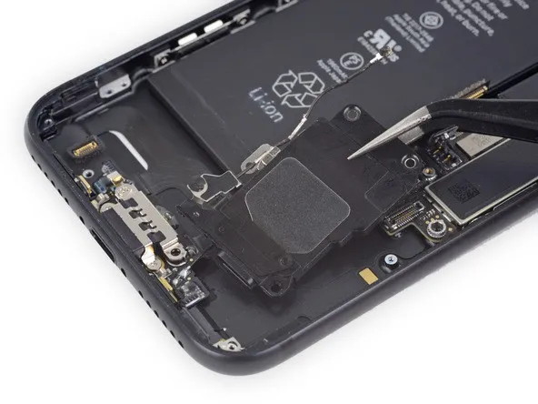 Чистка нижнего динамика iPhone 6