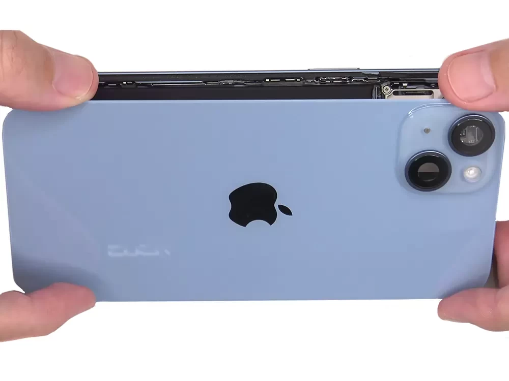 Чищення від пилу та бруду iPhone 14 Plus