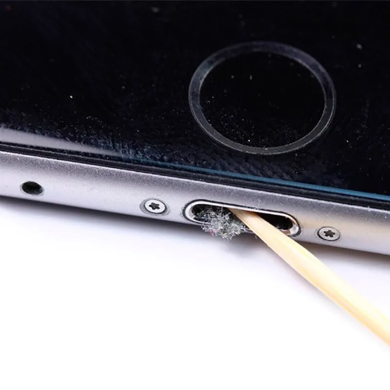 Чистка от пыли и грязи iPhone 5