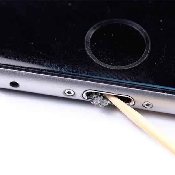 Чистка от пыли и грязи iPhone 5c