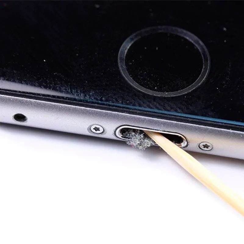 Чистка от пыли и грязи iPhone 8