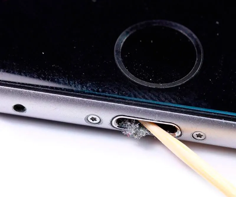 Чистка от пыли и грязи iPhone X