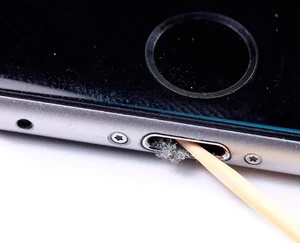 Чистка від пилу і бруду iPhone XS Max