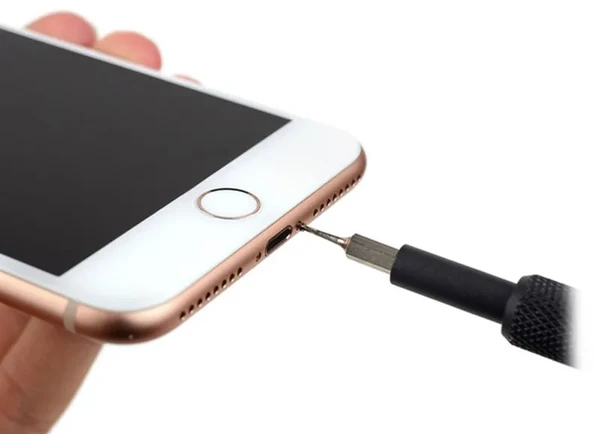 Чистка сетки верхнего динамика iPhone 8