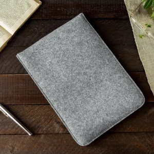 Тонкий повстяний чохол-кишеня із застібкою для MacBook Pro 14 (2023 | 2021) Light Gray - Фото 6