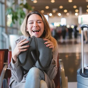 Держатель для телефона Encased Neck Pillow Phone Holder на шею, с подставкой и регулировкой на 360° - Фото 4