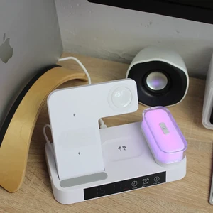 Док-станція 4 в 1 для зарядки iPhone/AirPods/Apple Watch, 30W, з підсвіткою і будильником | iLoungeMax 4-in-1 Foldable Charging Station White - Фото 7