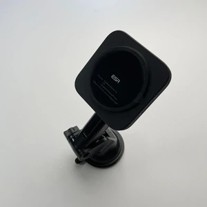 Автомобільний тримач з бездротовою зарядкою ESR HaloLock™ Dashboard MagSafe для iPhone 15 | 14 | 13 | 12 - Фото 2