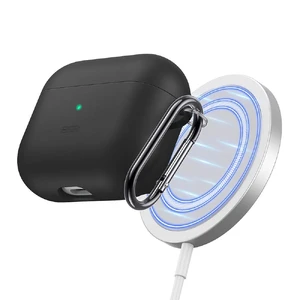 Силиконовый чехол с карабином ESR HaloLock Magnetic Soft Case Black для AirPods 3 - Фото 2