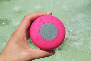 Розовая водонепроницаемая беспроводная колонка hi-Shower для душа - Фото 6
