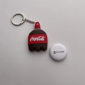 Силиконовый брелок с кольцом iLoungeMax Funny Cartoon Case Coca-Cola для AirTag - Фото 4