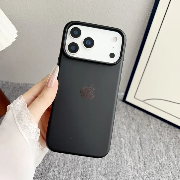 Силіконовий чохол iLoungeMax Liquid Silicone Soft Case Black для iPhone 17