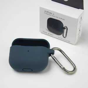 Силиконовый чехол с карабином iLoungeMax Dark Green для AirPods 3 - Фото 3