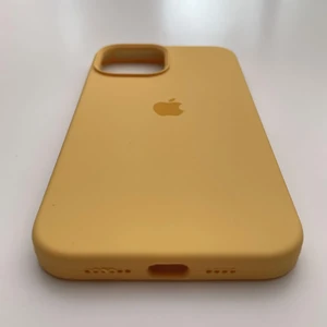 Силіконовий чохол iLoungeMax Silicone Case Yellow для iPhone 12 Pro Max OEM - Фото 5