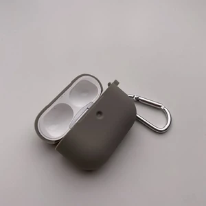 Чохол з карабіном iLoungeMax TPU Case Gray для AirPods Pro - Фото 3