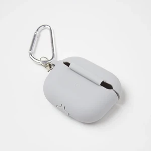 Силиконовый чехол с карабином iLoungeMax TPU Case Light Gray для AirPods 3 - Фото 3