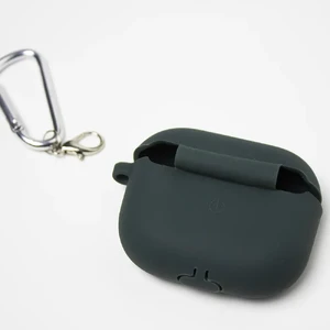 Силіконовий чохол з карабіном iLoungeMax TPU Case Olive Green для AirPods 3 - Фото 4