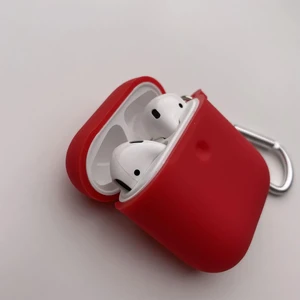 Чохол з карабіном для AirPods 2 | 1 iLoungeMax TPU Case Red - Фото 2