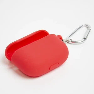 Силіконовий чохол з карабіном iLoungeMax TPU Case Red для AirPods 3 - Фото 2