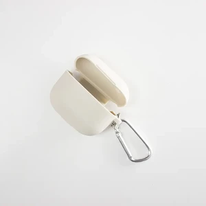 Силиконовый чехол с карабином iLoungeMax TPU Case Rice White для AirPods 3 - Фото 2