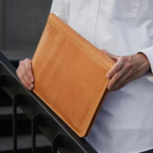 Шкіряний чохол-конверт INCARNE Neat Cognac для MacBook Air 15" M3 | M2 (2024 | 2023) - Фото 4