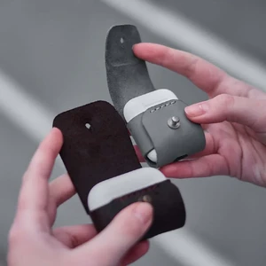 Кожаный чехол с карабином INCARNE «Mono» Blue для AirPods 3 - Фото 2