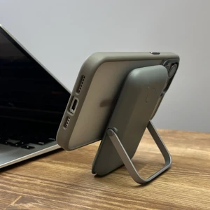 Повербанк MagSafe Mcdodo Ultra Slim с беспроводной зарядкой и подставкой для iPhone, 5000 mAh, 20W - Фото 4