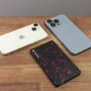 Компактный бюджетный мини повербанк Mophie Powerstation Mini Magenta для iPhone 3000mAh, с индикатором заряда - Фото 2
