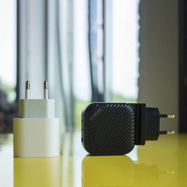 Швидка GaN зарядка oneLounge 1Power 66W 2xUSB-C + USB-A для iPhone | iPad | MacBook | ноутбука