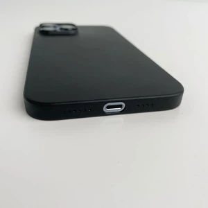 Супертонкий чехол oneLounge 1Thin 0.35mm Black для iPhone 13 Pro Max - Фото 13